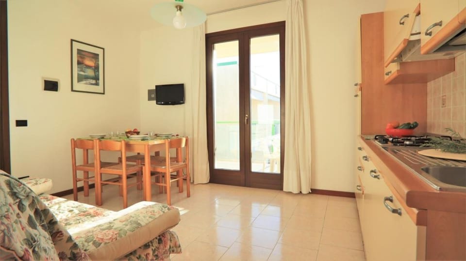 TV and multimedia, Kitchen or kitchenette, Living room, Dining area