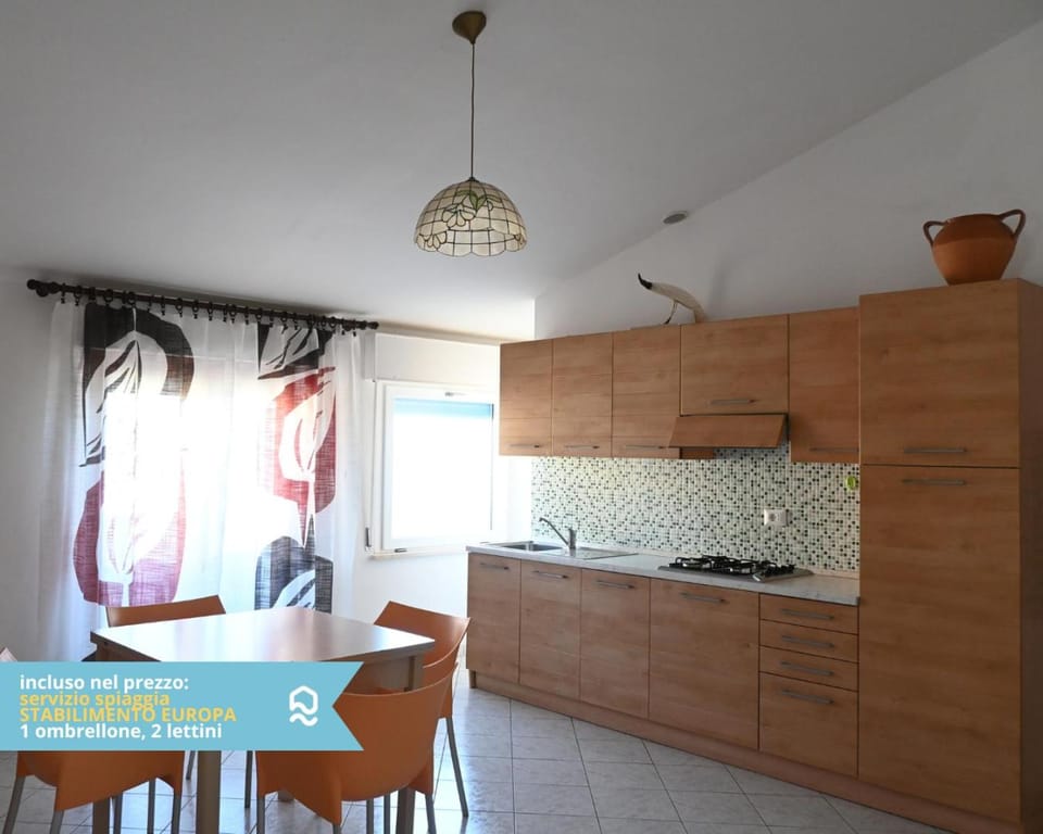 RS322 - Marcelli, bilocale fronte mare con spiaggia inclusa Apartment in Marcelli