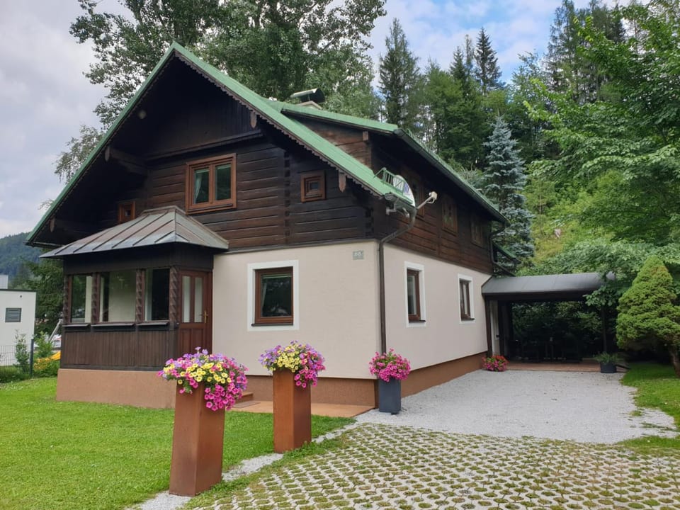 Property building, Facade/entrance, Garden