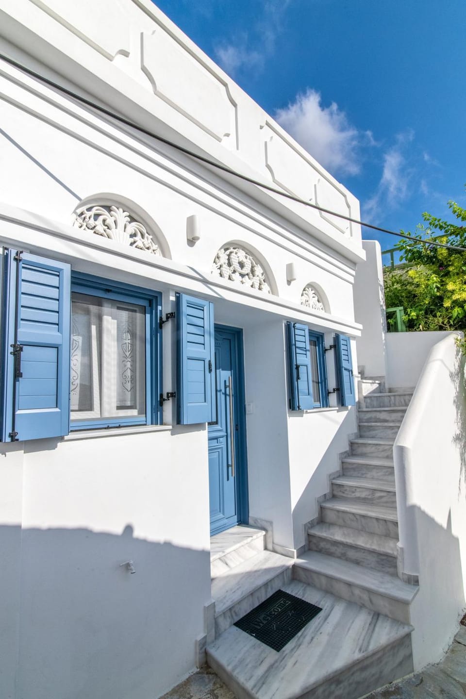 Facade/entrance
