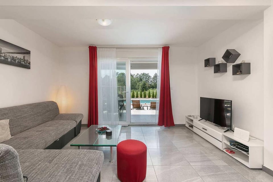 Communal lounge/ TV room, Living room