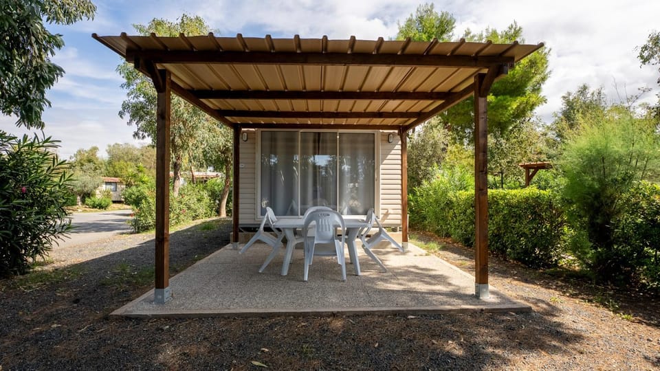 Property building, Patio, Garden