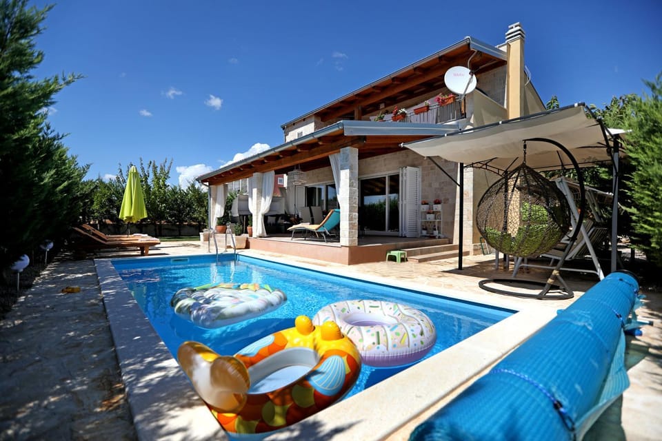 Property building, Swimming pool