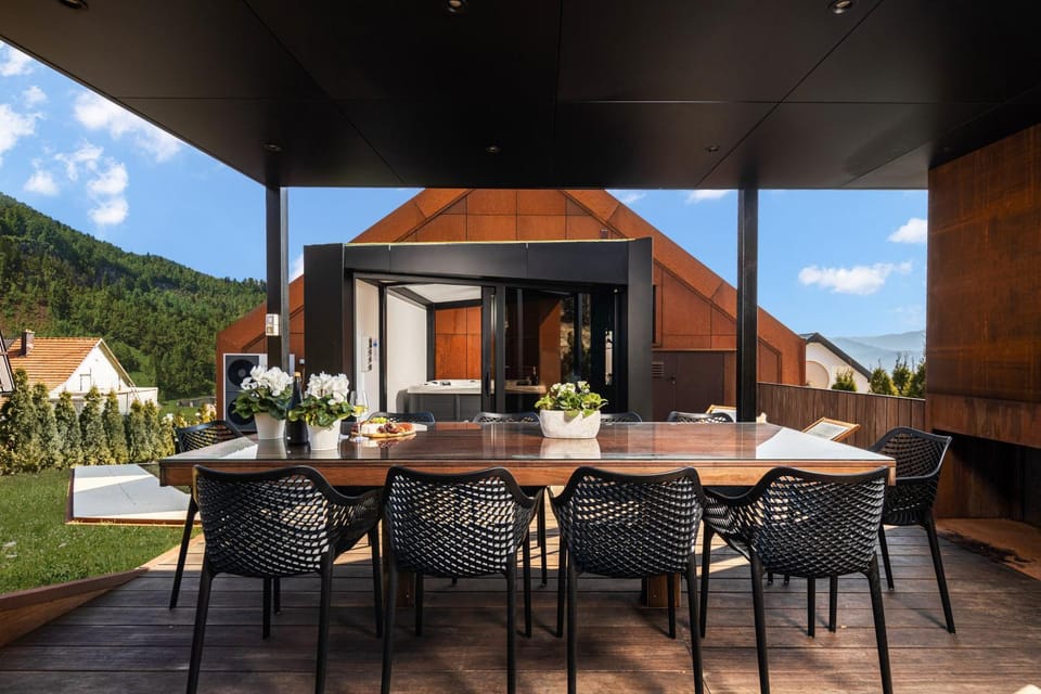 Property building, Day, Natural landscape, Garden, Seating area, Dining area, Garden view, Mountain view