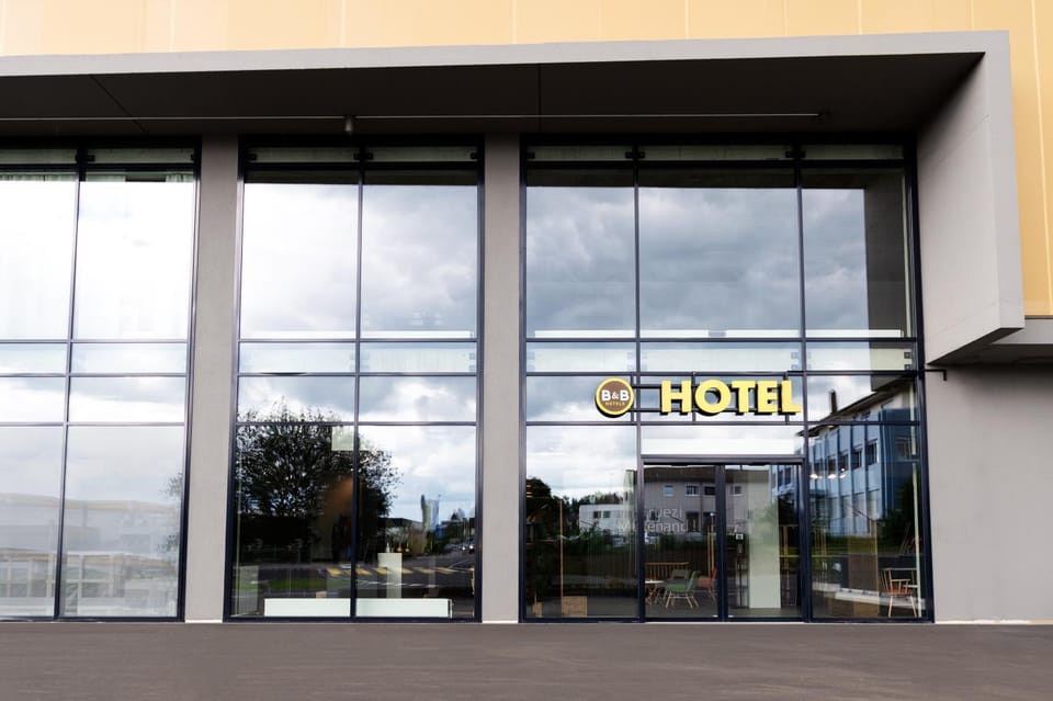 Property building, Facade/entrance, Property logo or sign