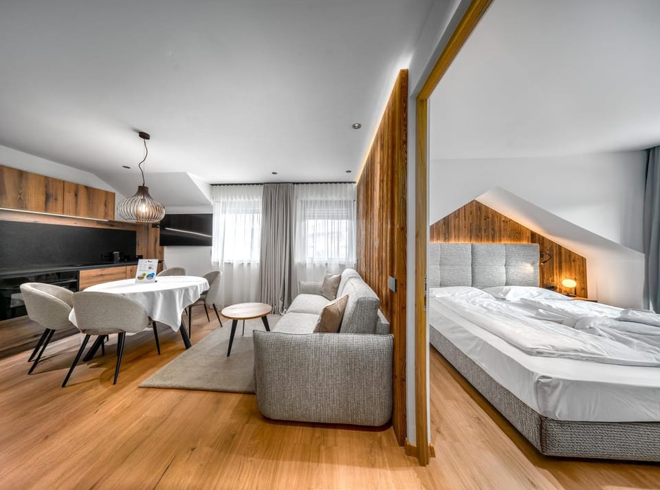 Bed, Kitchen or kitchenette, Dining area, Bedroom