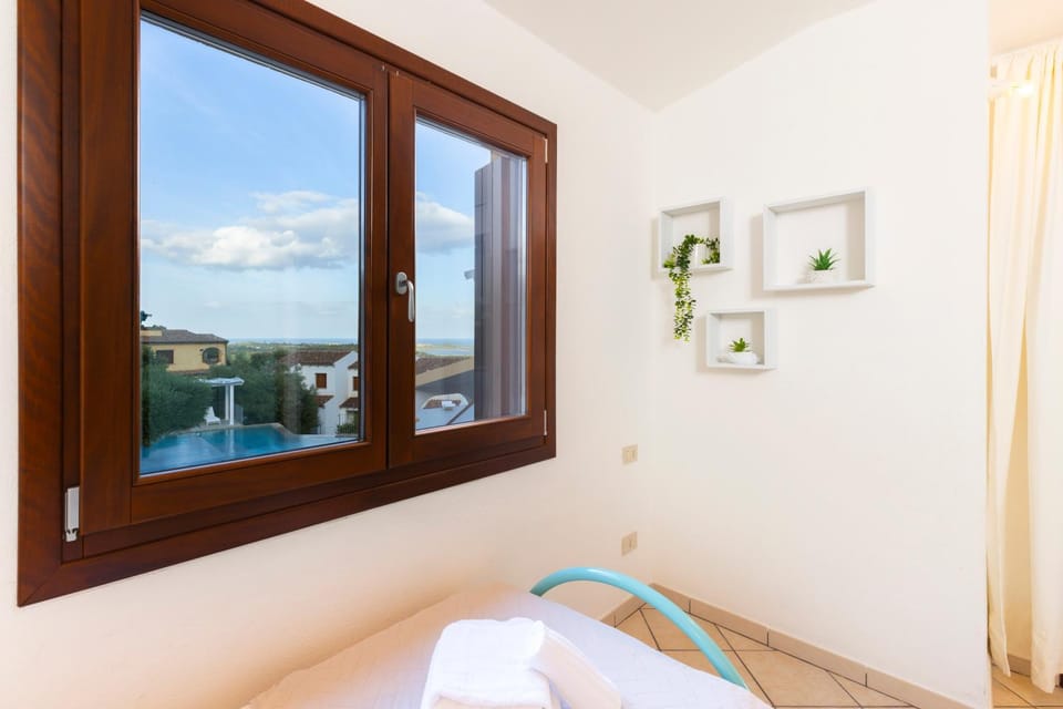 Bed, Natural landscape, View (from property/room), Balcony/Terrace, Photo of the whole room, Bedroom