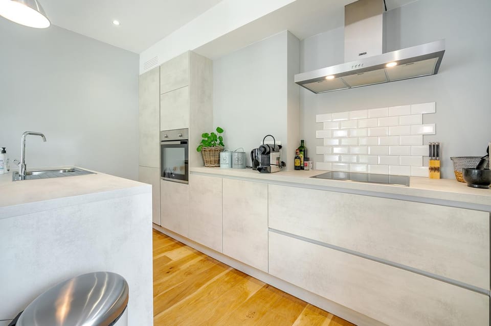 Coffee/tea facilities, dishwasher, minibar, pet friendly, stove, kitchen