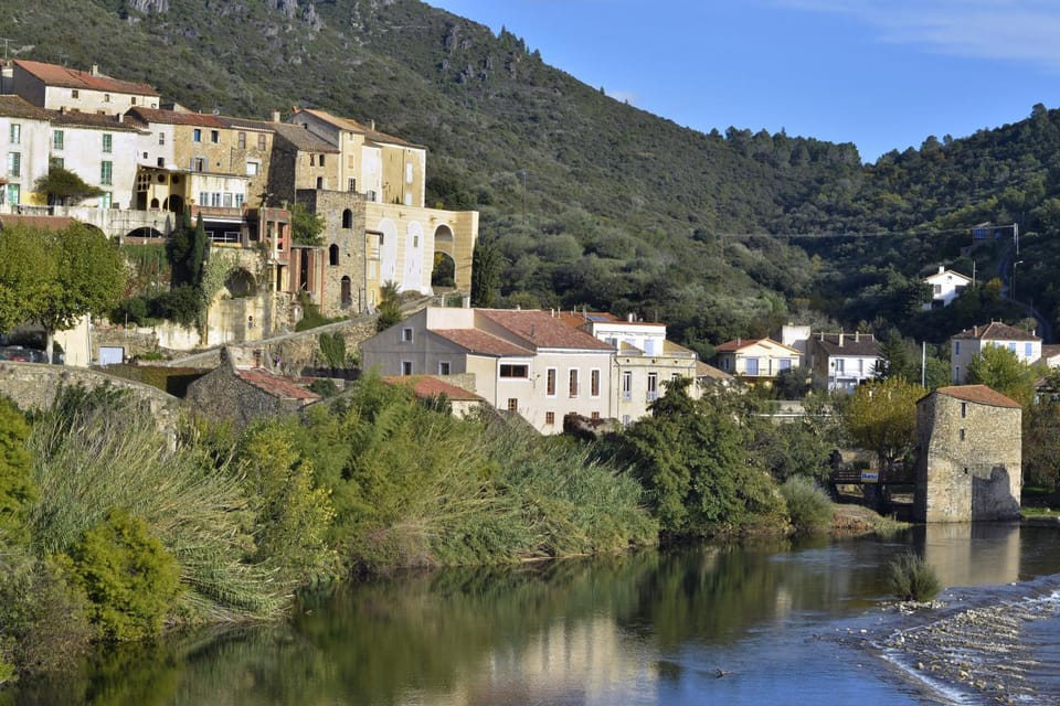 Property building, Neighbourhood, Natural landscape, Balcony/Terrace, Hiking, River view