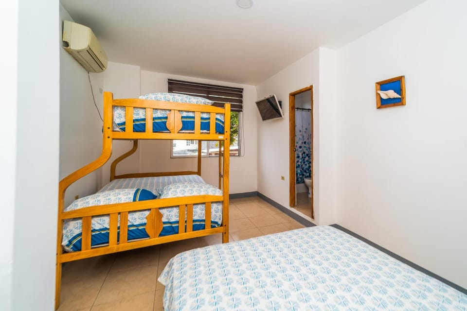 Bed, Photo of the whole room, Bedroom, bunk bed, air conditioner