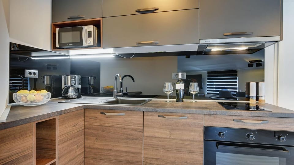 Kitchen or kitchenette