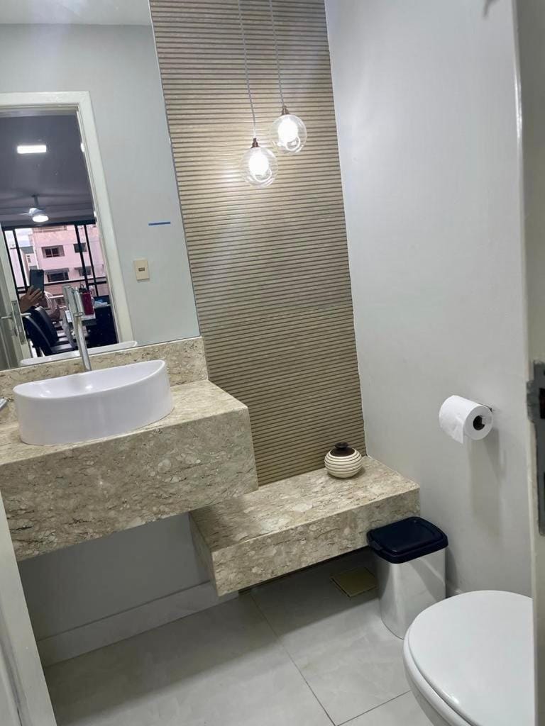 BEIRA MAR 3 suítes, lavabo, 2 Vagas Garagem, varandão, Smart TV- MELHOR LOCALIZAÇÃO - WIFI Vivo Fibra Apartment in Guarapari