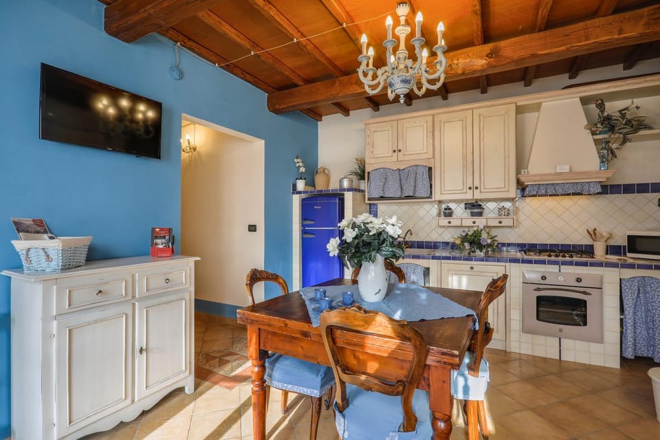 TV and multimedia, Kitchen or kitchenette, Living room, Dining area, dishwasher, oven, pet friendly, stove