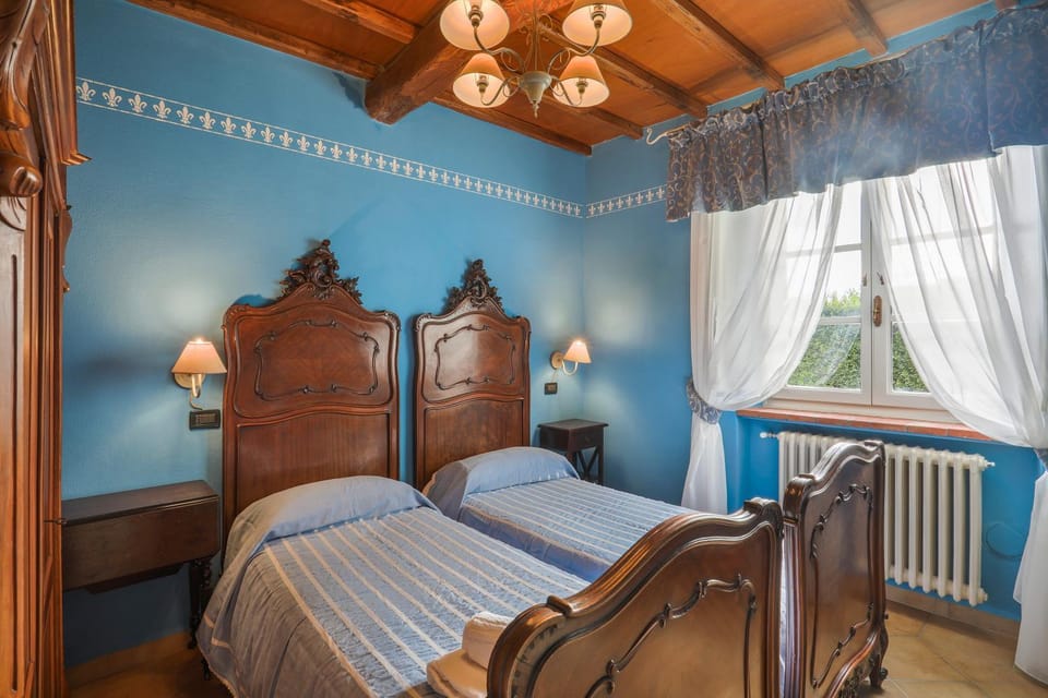 Bed, Photo of the whole room, Bedroom, internet