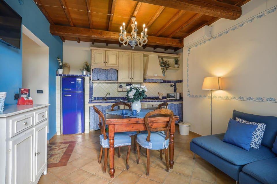 Kitchen or kitchenette, Living room, Dining area, dishwasher, oven, pet friendly, stove