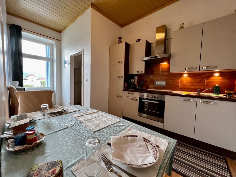 Dining area, kitchen