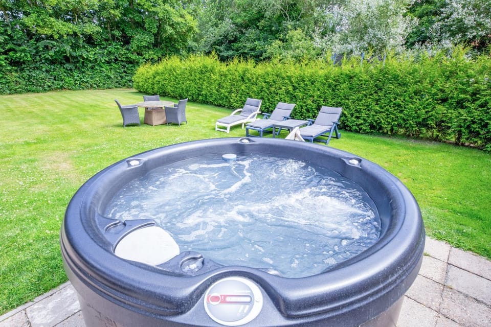 Hot Tub, Garden view, Pool view