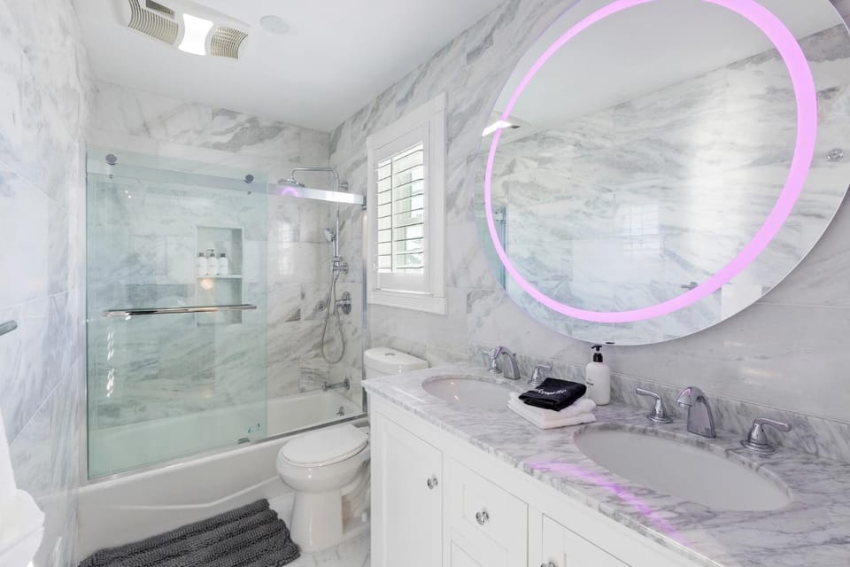 Shower, Toilet, Bathroom, Bath