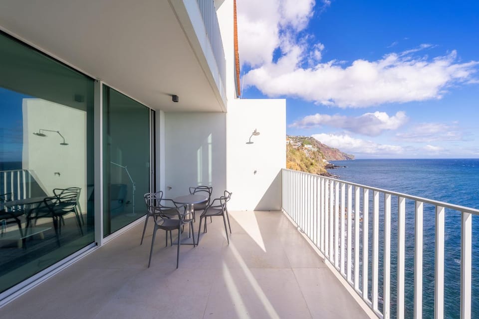 Property building, Balcony/Terrace, Sea view