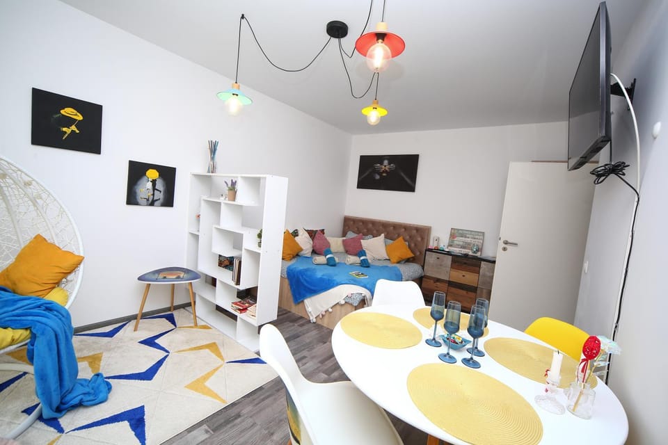 Patio, Bed, Dining area