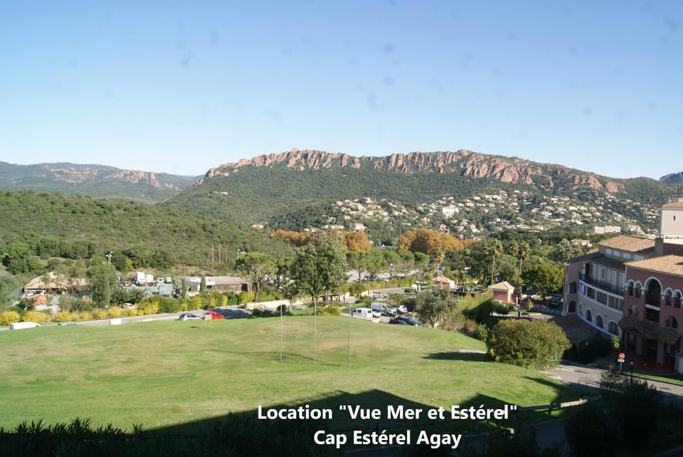 Nearby landmark, Natural landscape, Golfcourse, Balcony/Terrace, Mountain view