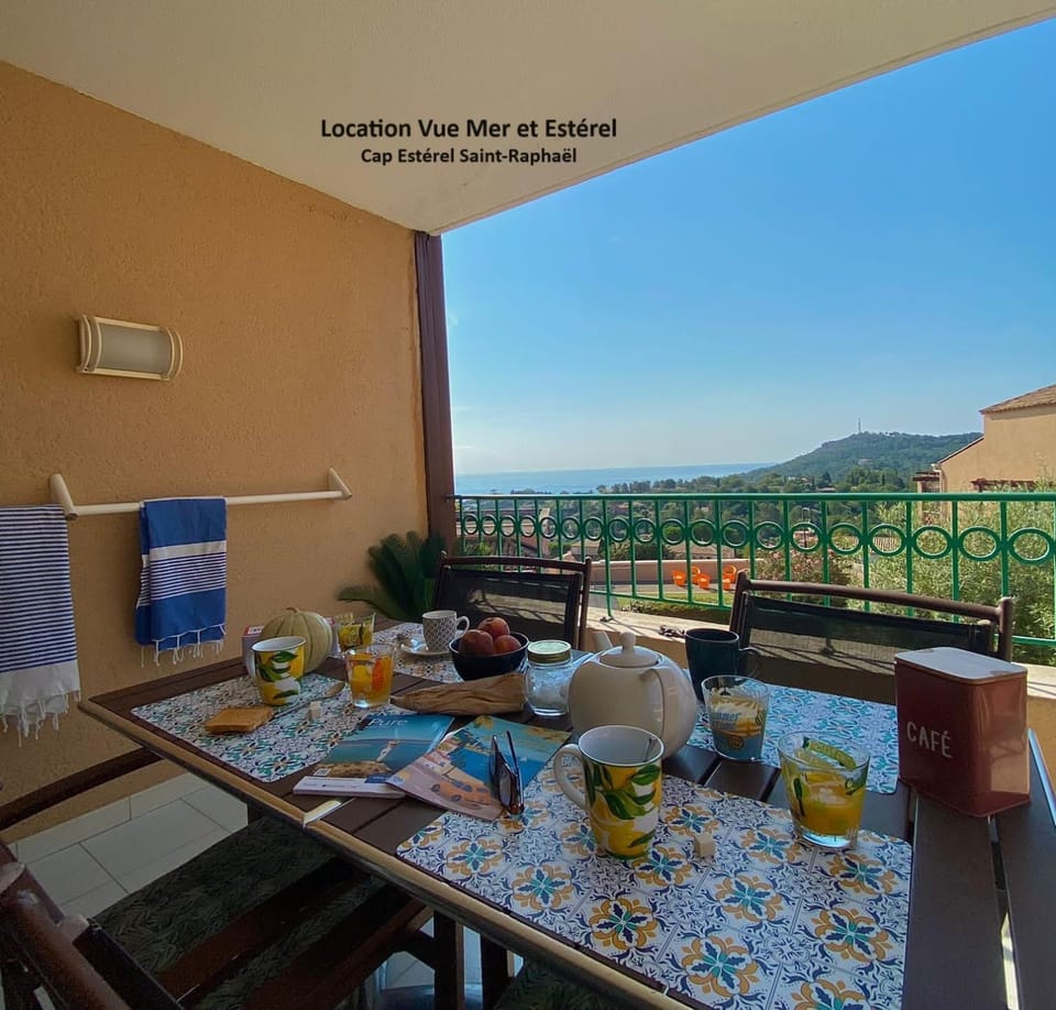 View (from property/room), Balcony/Terrace, Balcony/Terrace, Landmark view, Sea view, Inner courtyard view