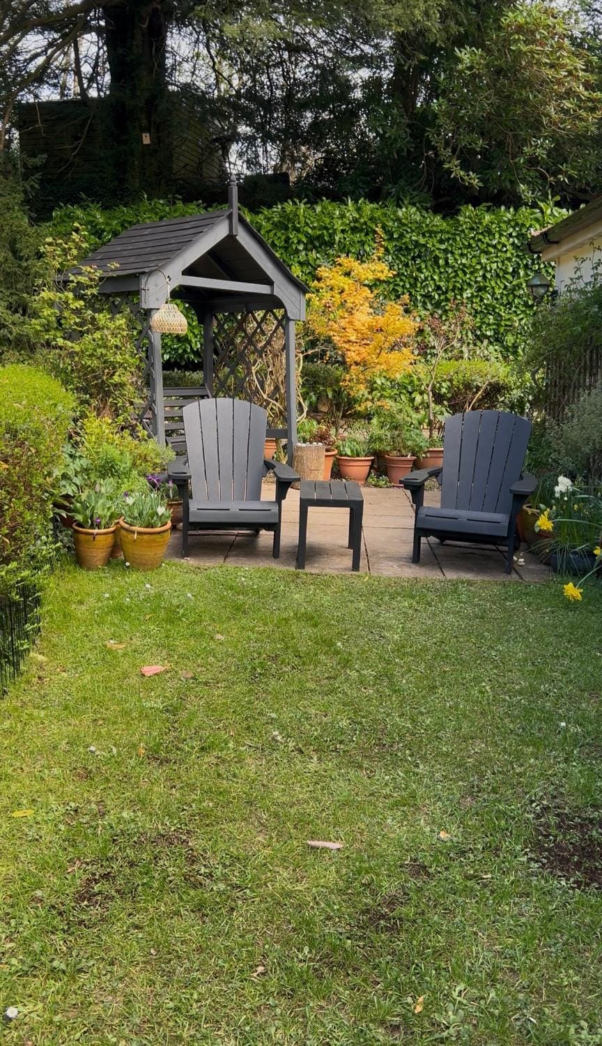 Hollyhocks Holiday Home- 2 bedroomed ground floor apartment sleeps 5 Apartment in England