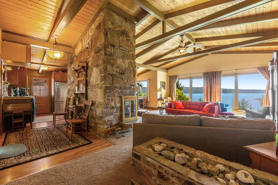 Hood Canal Escape House in Hood Canal
