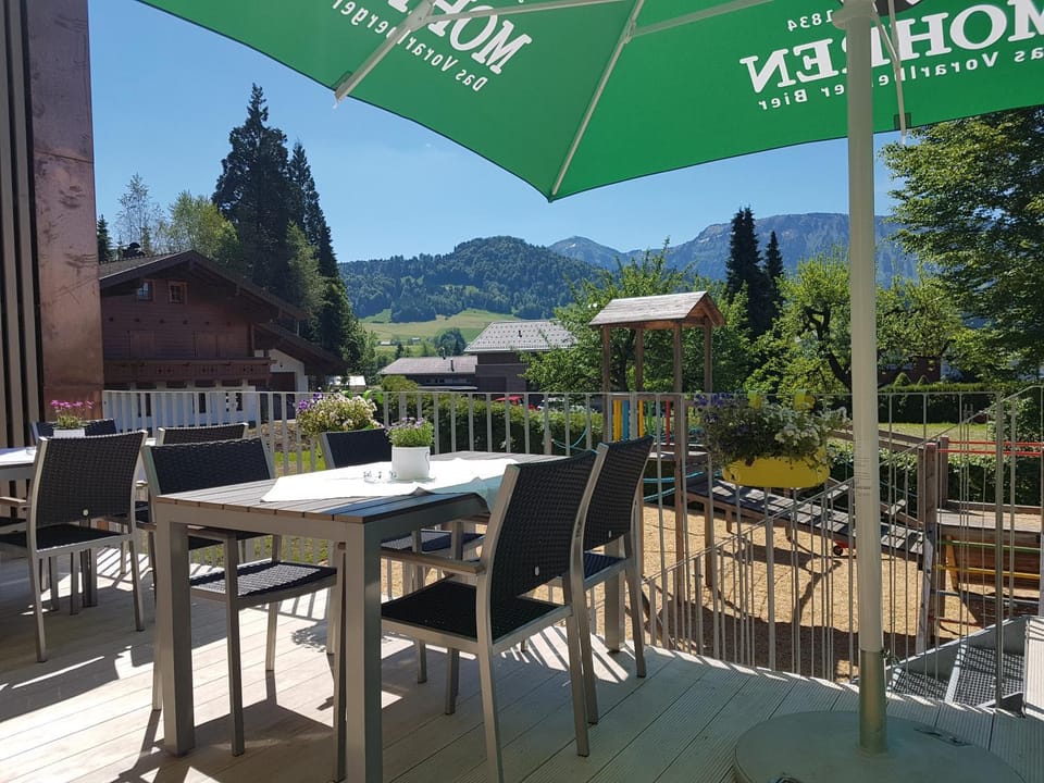 Dining area, Mountain view