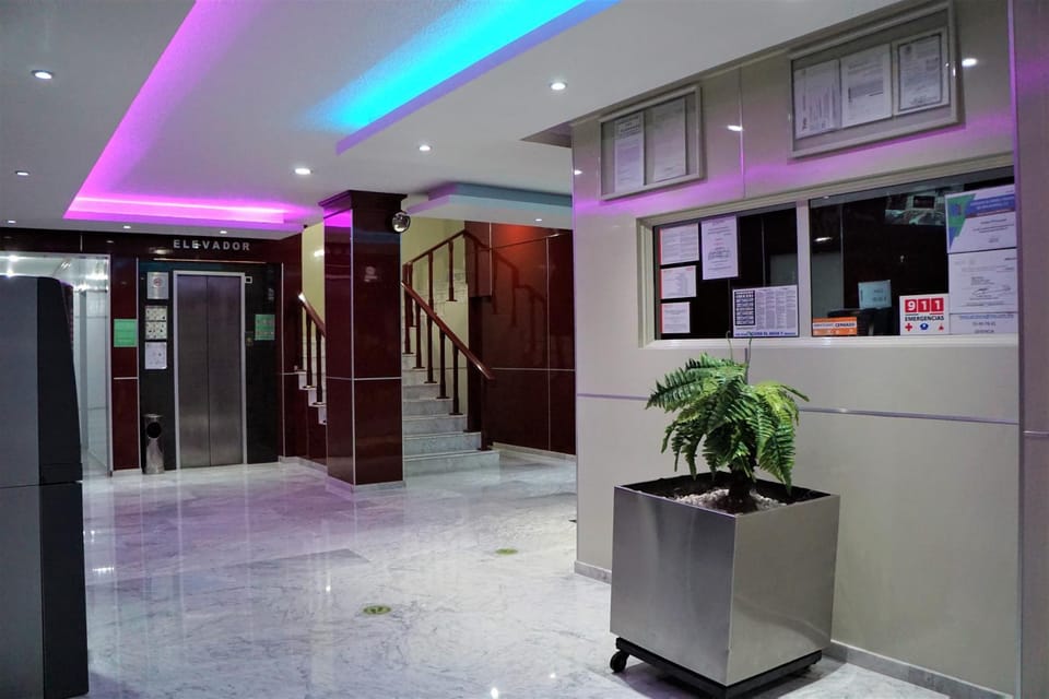 Lobby or reception, elevator