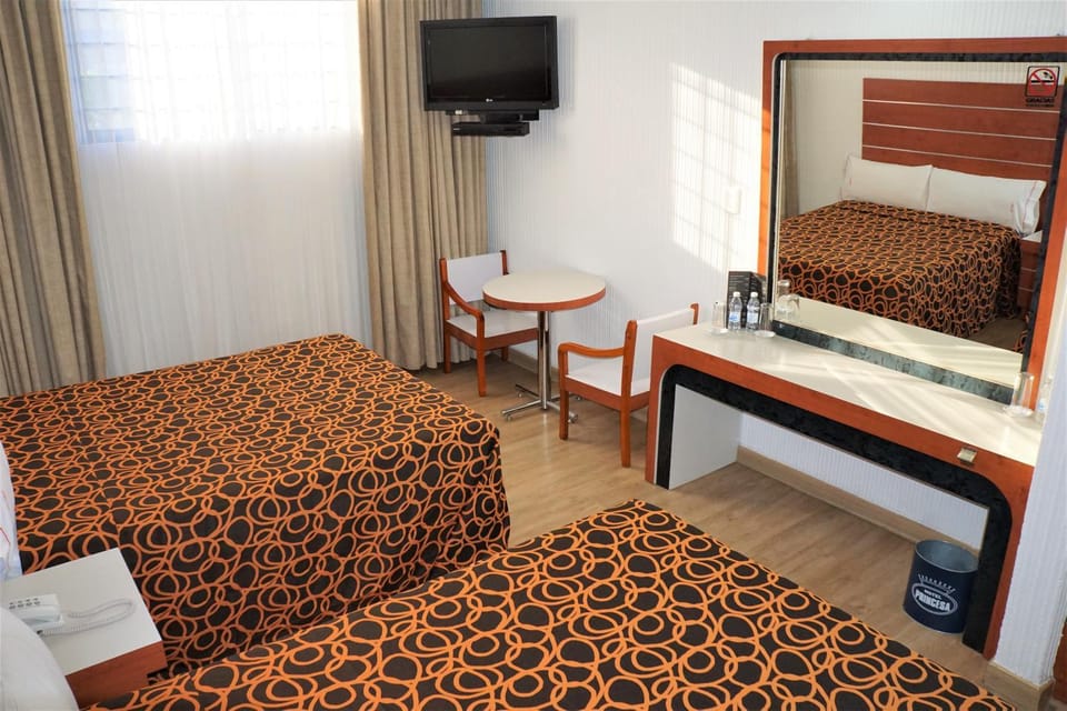 Bed, TV and multimedia, Photo of the whole room