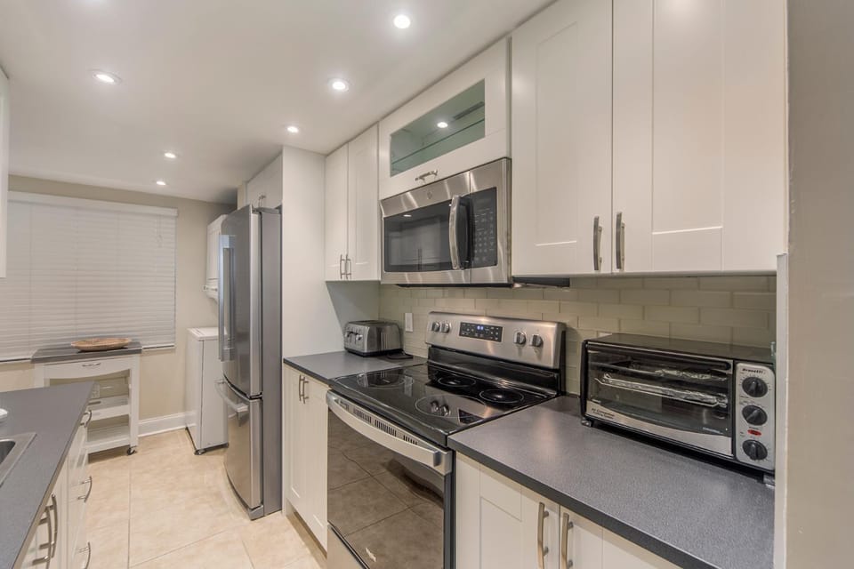 2b 1.5b - Updated Johns Pass - Madeira Norte #102 Apartment in Madeira Beach
