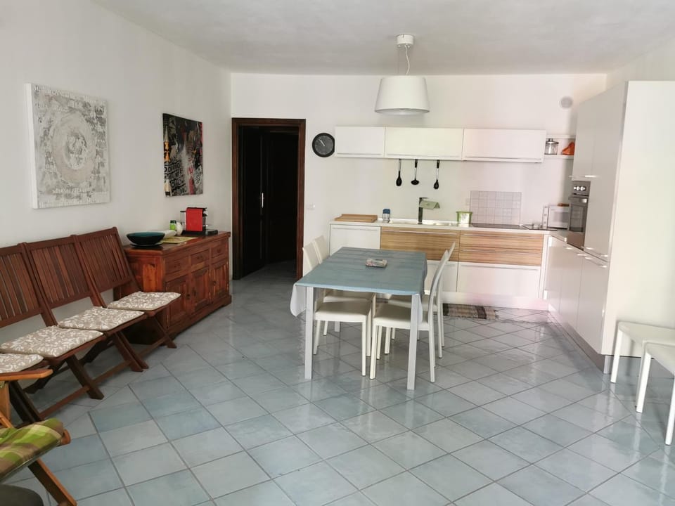 Kitchen or kitchenette, Living room, dishwasher