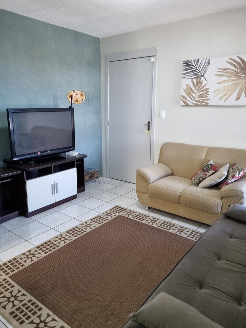 Apto 2 quartos, cond fechado, com vaga, 4º andar por escadas Apartment in Pelotas