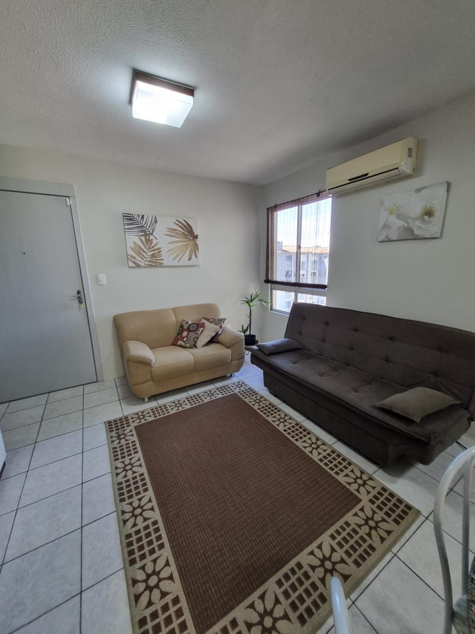 Apto 2 quartos, cond fechado, com vaga, 4º andar por escadas Apartment in Pelotas