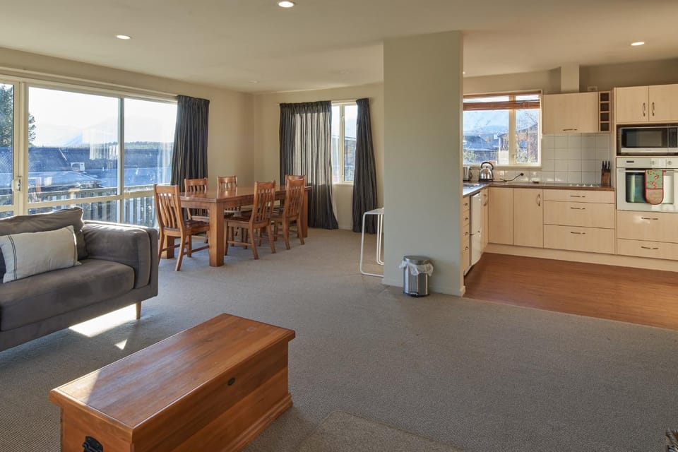 Seating area, Dinner, kitchen