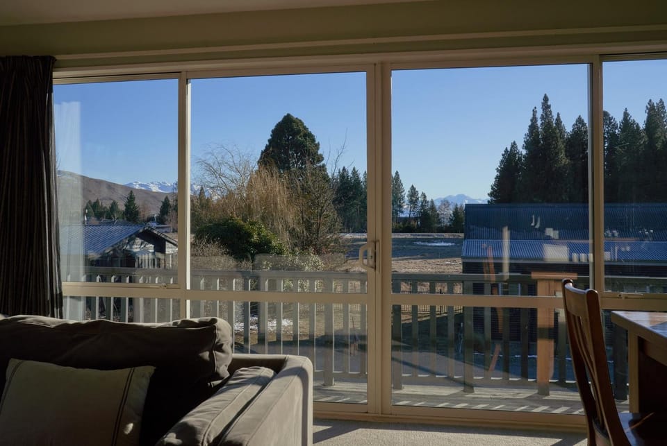 Living room, Mountain view