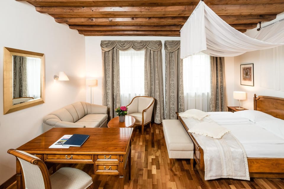 Living room, Bedroom