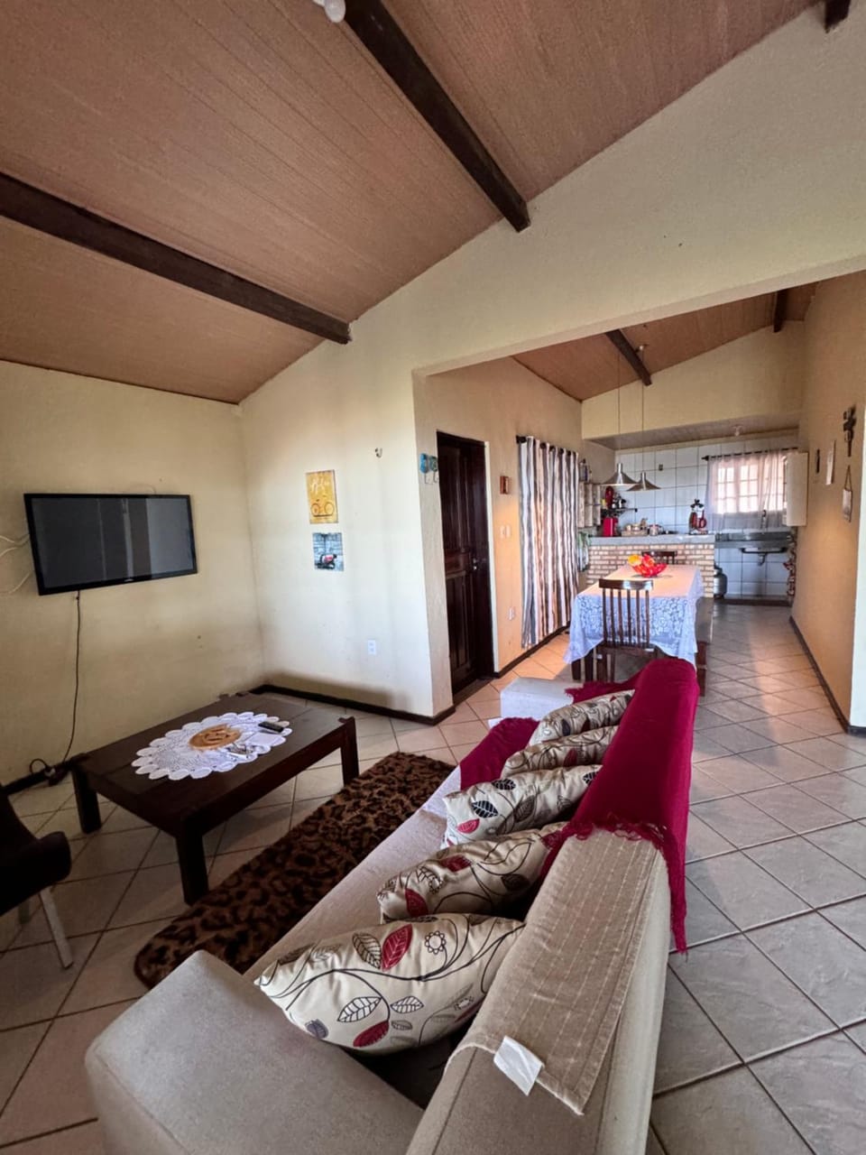TV and multimedia, Seating area, Dining area