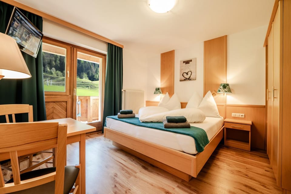 View (from property/room), Balcony/Terrace, Photo of the whole room, Bedroom