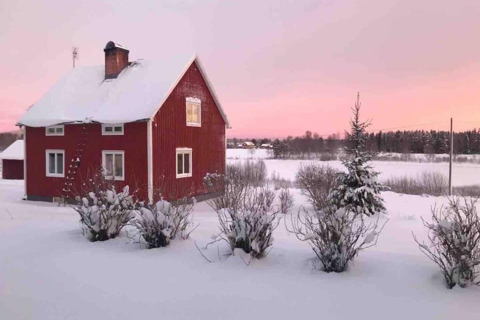 COZY Home with LAKE view-free WiFi - free SAUNA House in Norrbotten County, Sweden