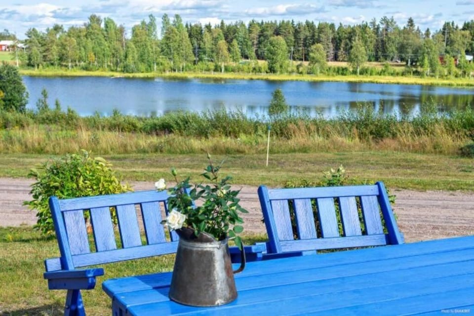 COZY Home with LAKE view-free WiFi - free SAUNA House in Norrbotten County, Sweden