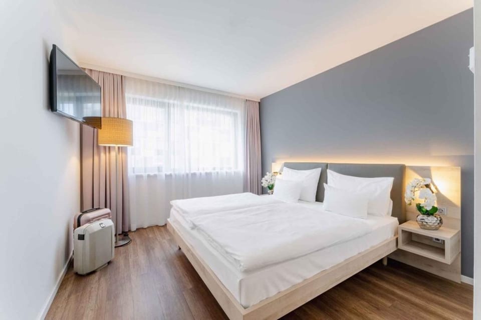 Bed, TV and multimedia, Photo of the whole room