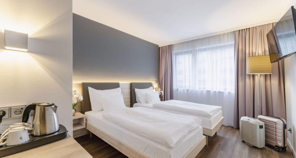 Bed, TV and multimedia, Photo of the whole room