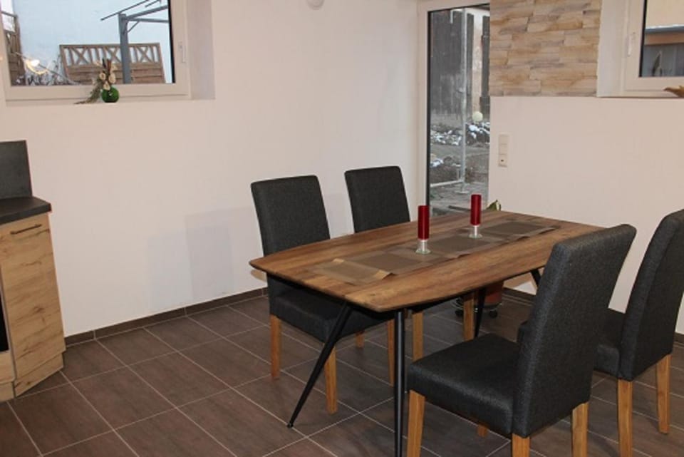 Seating area, Dining area