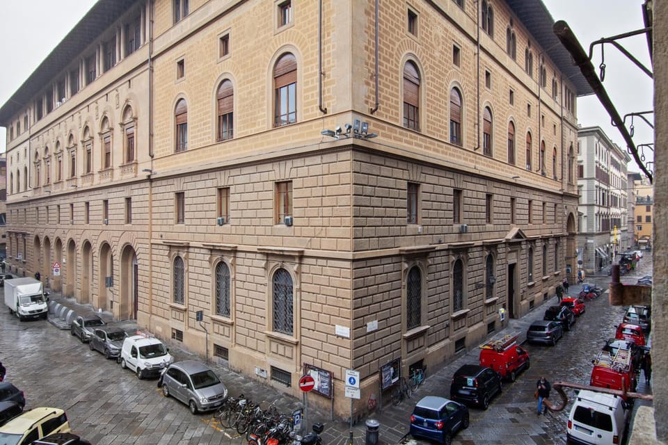 Property building, Neighbourhood