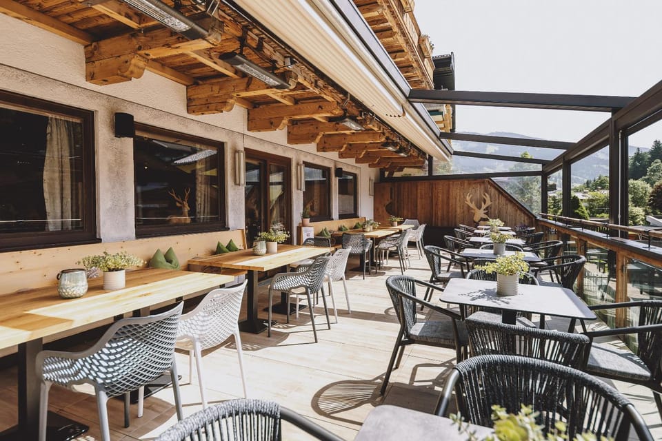 Patio, Restaurant/places to eat, Day, View (from property/room), Balcony/Terrace, Seating area