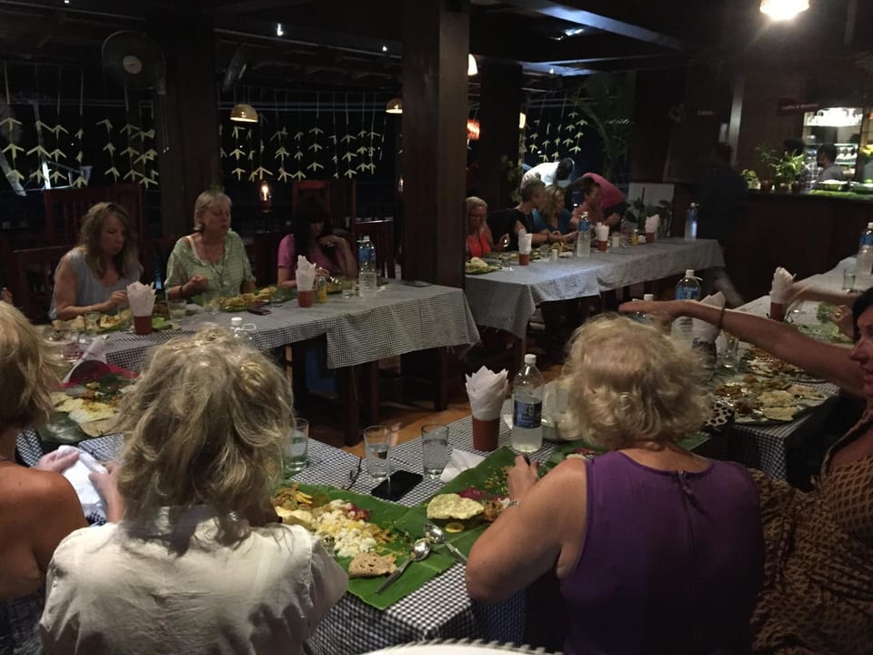 Restaurant/places to eat, Dinner, group of guests
