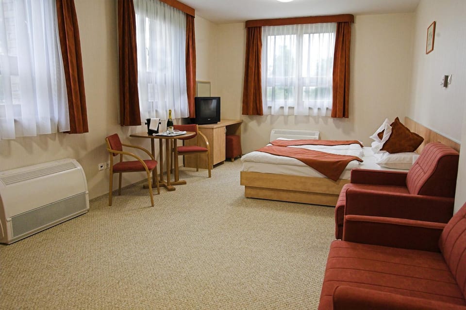 Day, Photo of the whole room