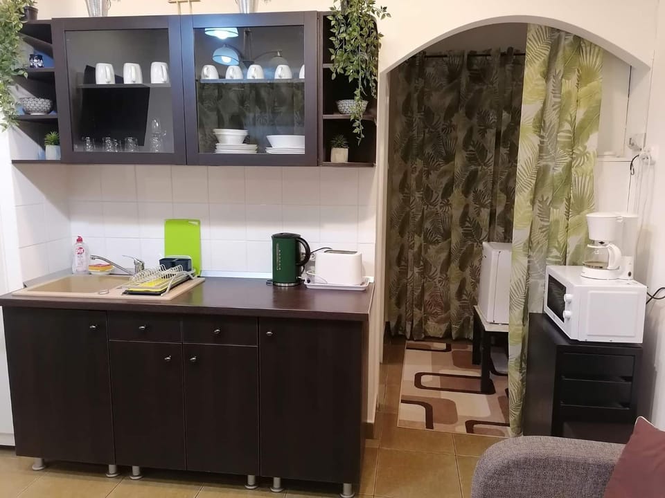 Kitchen or kitchenette, kitchen